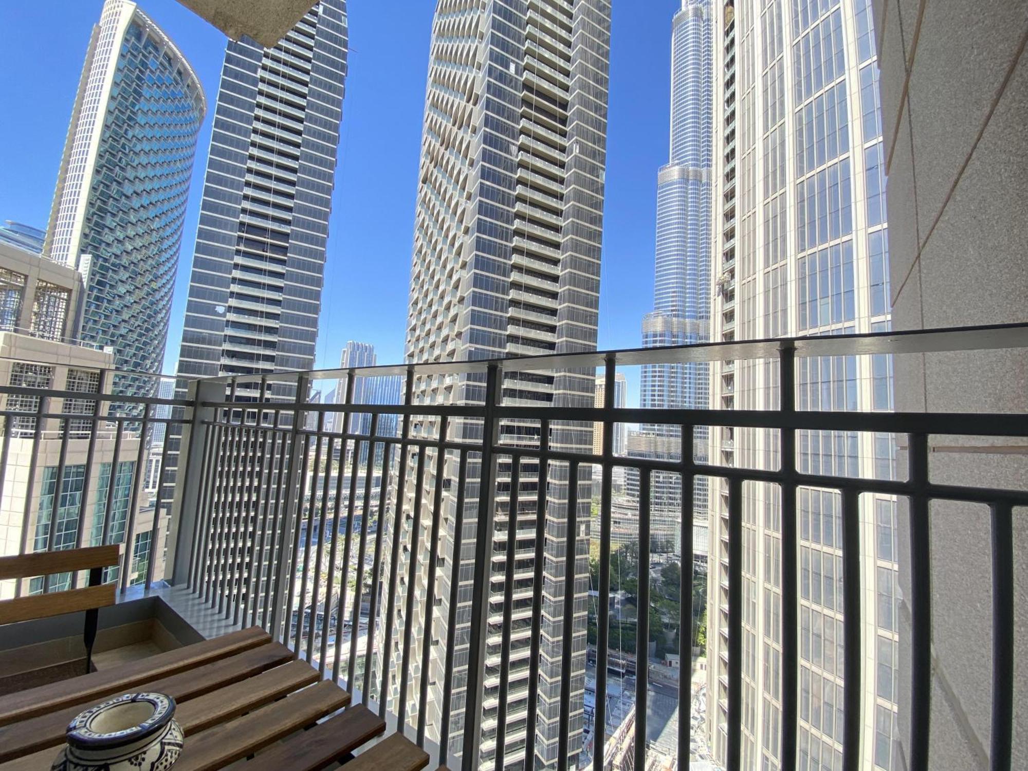 Lux Bnb Standpoint Tower Burj & Fountain Views Дубай Екстериор снимка
