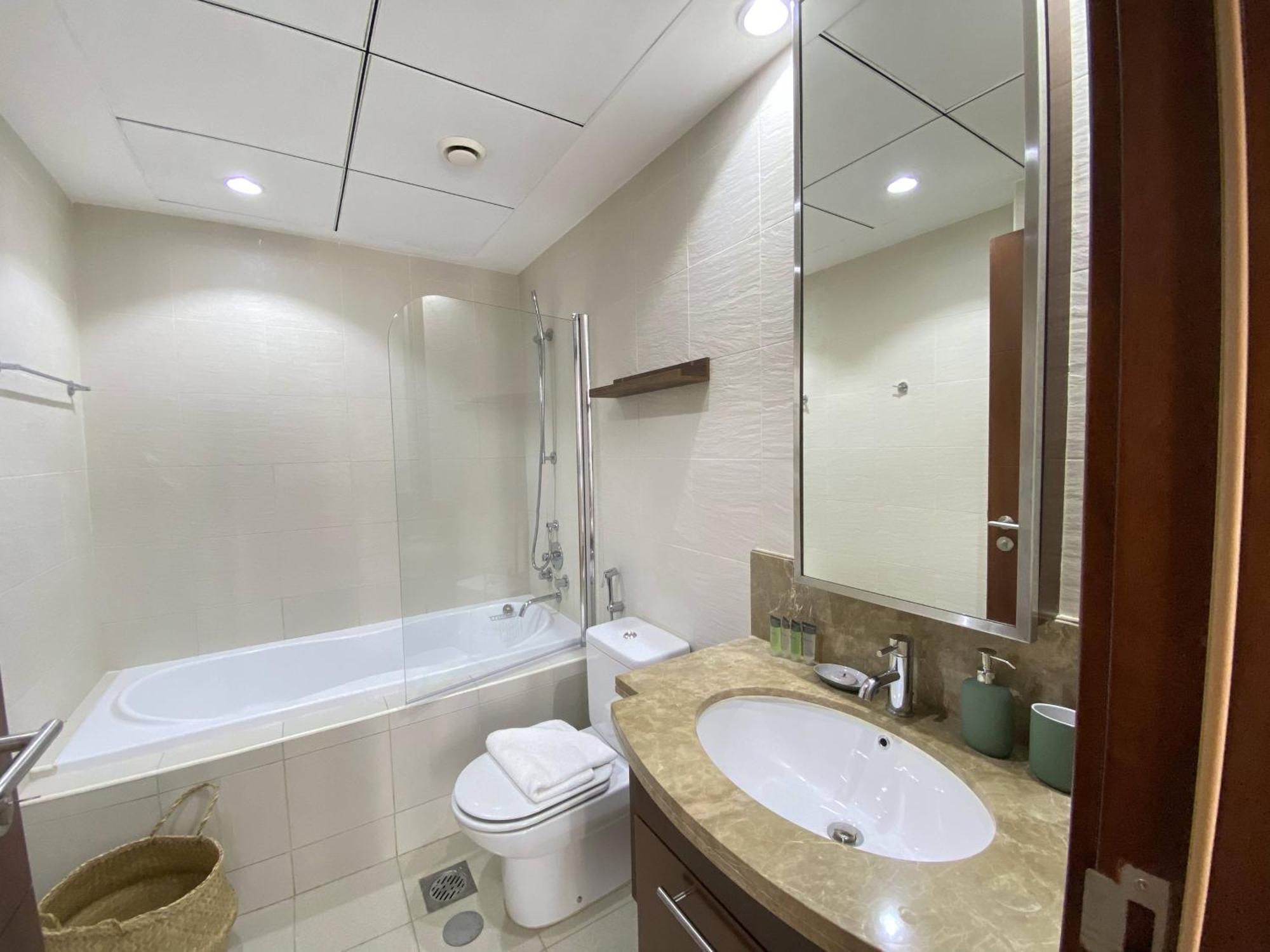 Lux Bnb Standpoint Tower Burj & Fountain Views Дубай Екстериор снимка